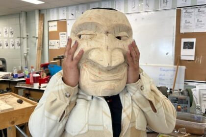 elsipogtog-workshop-passes-down-rare-mask-carving-teachings-to-the-next-generation-of-artists