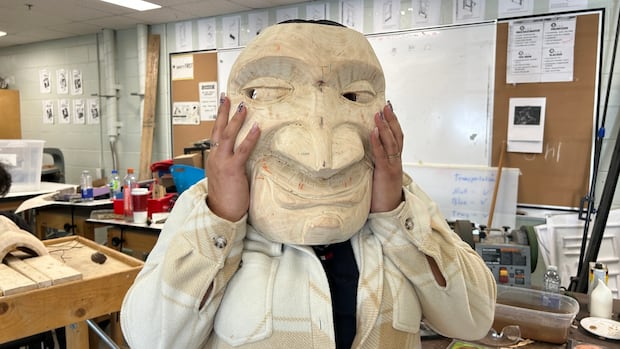 elsipogtog-workshop-passes-down-rare-mask-carving-teachings-to-the-next-generation-of-artists