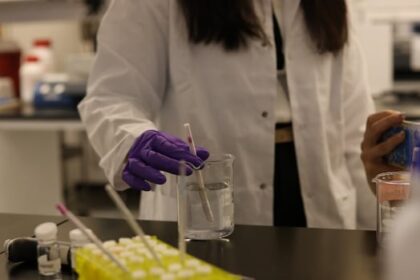 stir-stick-that-detects-spiked-drinks-developed-by-ubc-researchers