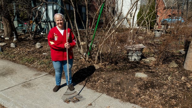 gardeners-celebrate-vote-to-allow-growing-food-on-city-boulevards