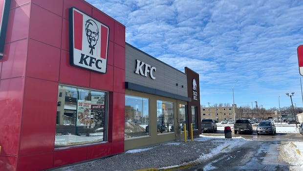man,-27,-charged-with-mischief-after-damaging-winnipeg-kfc-restaurant-saturday-evening