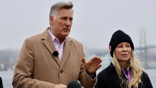 maxime-bernier-decries-‘woke-ideology’-at-campaign-stop-in-dartmouth