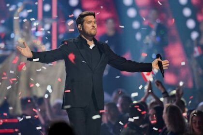 michael-buble-leans-into-patriotism,-the-beaches-win-group-of-the-year-at-junos