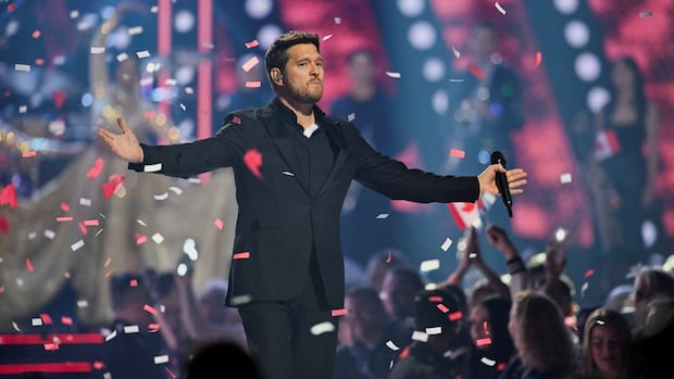 michael-buble-leans-into-patriotism,-the-beaches-win-group-of-the-year-at-junos