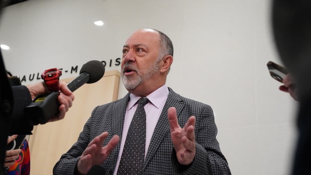 quebec-wants-to-make-it-harder-for-doctors-to-go-from-public-to-private-system
