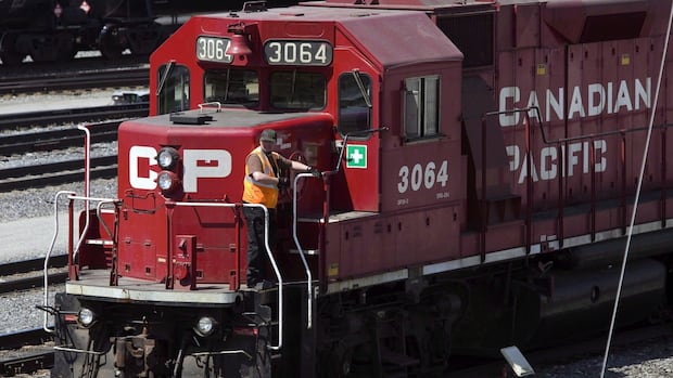 distracted-rail-crew-missed-warning-before-fiery-bc.-train-crash,-report-says