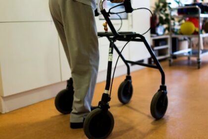 shingles-vaccine-tied-to-fewer-dementia-diagnoses,-study-in-wales-suggests