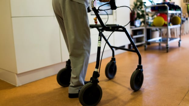 shingles-vaccine-tied-to-fewer-dementia-diagnoses,-study-in-wales-suggests