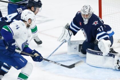 as-mvp-buzz-builds,-hellebuyck-says-his-main-focus-is-backstopping-jets-to-a-stanley-cup