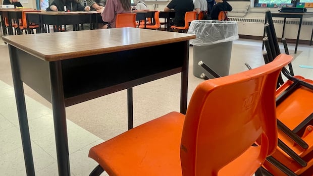 attending-school-is-a-‘mountain’-to-climb-for-many-nb.-students,-says-therapist