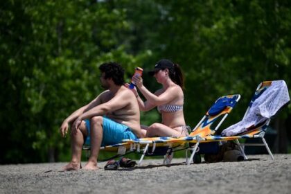 vancouver-island-community-looks-to-ban-sale-of-some-sunscreens