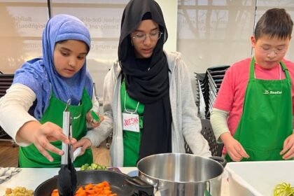 as-these-kids-get-hands-on-with-food,-they’re-also-learning-about-climate-change