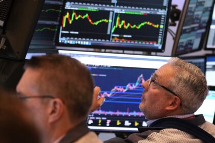 how-us.-trade-war-could-impact-canadians’-investments
