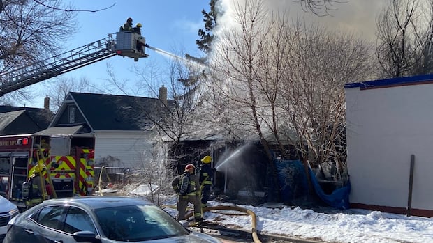 vacant-house-goes-up-in-flames-in-winnipeg’s-north-end,-neighbouring-buildings-evacuated