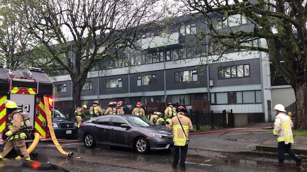 vancouver-firefighters-knock-down-blaze-that-threatened-strathcona-apartment-block
