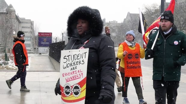 graduate-student-worker-strike-at-queen’s-nears-1-month-mark-as-exams-begin