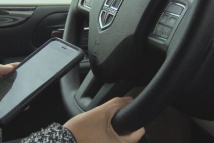 distracted-driving-licence-suspensions-climb-in-manitoba
