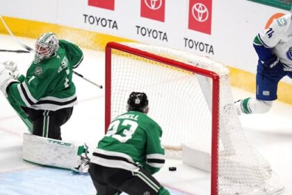 canucks-make-nhl-history-with-3-goals-in-final-minute-before-beating-stars-6-5-in-ot
