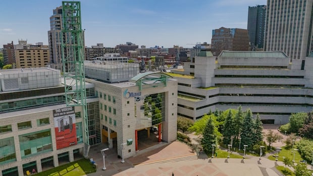protest-‘bubble’-bylaw-may-spark-legal-challenge,-city-staff-warn