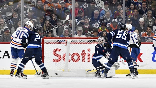 fresh-off-winning-1st-presidents’-trophy,-winnipeg-jets-fall-4-1-to-oilers