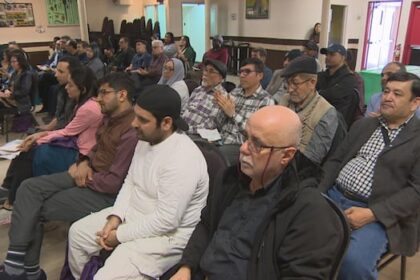 eager-to-vote,-new-canadians-get-crash-course-on-electoral-system-in-winnipeg