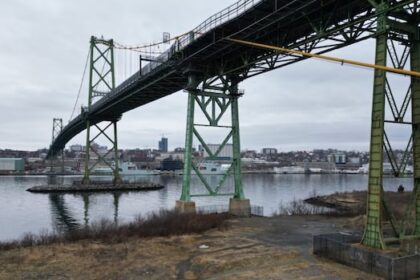 decades-worth-of-paint-to-be-stripped-off-macdonald-bridge-towers