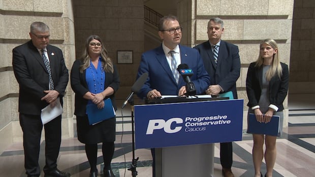 manitoba-pcs-pause-bills-on-booze,-elections,-housing-and-more-until-fall-session