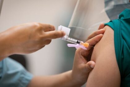 manitoba-rolling-out-covid-19-spring-vaccination-campaign-for-high-risk-groups