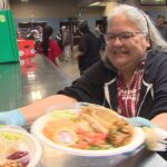 hundreds-of-winnipeggers-enjoy-an-easter-meal-at-siloam-mission