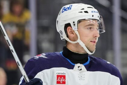jets-sign-pionk-to-6-year-contract-extension,-paying-$7m-per-year