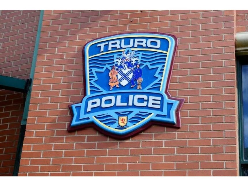 truro-police-and-dogs-catch-suspects-who-ran-into-the-woods