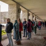 long-lines-at-polling-stations-as-canadians-turn-up-for-advance-voting
