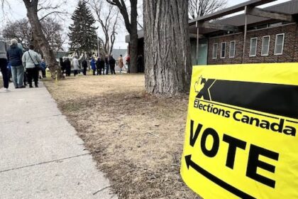 lineups-‘out-the-door’-on-1st-day-of-advance-voting-in-winnipeg