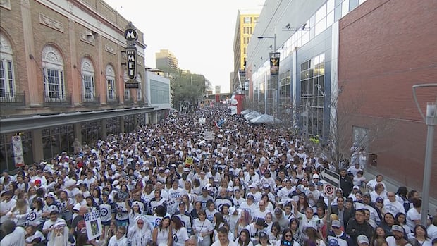 as-jets’-playoff-run-starts,-here’s-what-you-need-to-know-about-winnipeg’s-whiteout-parties