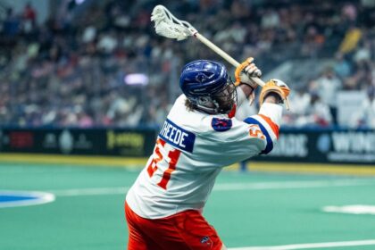 theede’s-10-points-lift-t-birds-to-rout-over-rock,-secures-home-playoff-date
