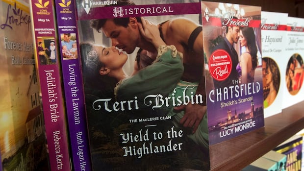 smut-is-having-a-moment.-these-romance-lovers-suggest-their-top-5-reads-for-2025