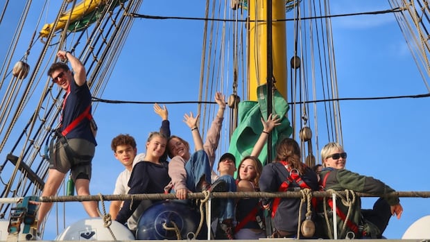 canadian-students-sailing-on-tall-ship-set-to-vote-in-switzerland
