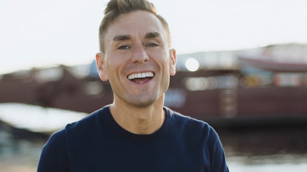 nb-comedian-worries-about-travelling-to-us.,-cancels-shows