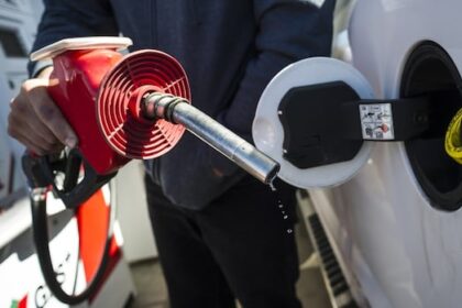 last-carbon-tax-rebate-arrives-tuesday,-but-finance-canada-won’t-say-how-much-it-costs