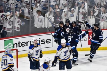 connor-game-winner-propels-jets-to-2-game-lead-over-blues