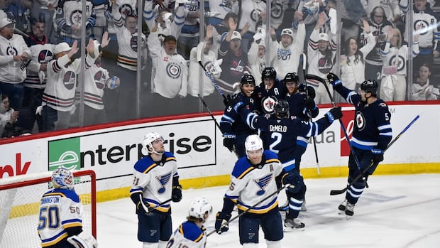 connor-game-winner-propels-jets-to-2-game-lead-over-blues