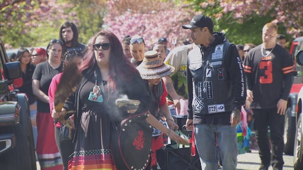 dozens-march-in-vancouver-3-years-after-deaths-of-indigenous-women,-girl