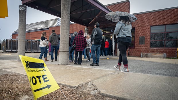 record-7.3-million-canadians-voted-during-advance-polls:-elections-canada