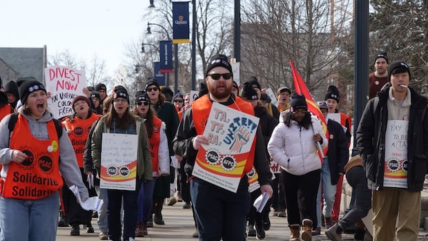deal-struck-with-queen’s-university-after-nearly-6-week-strike:-grad-student-union