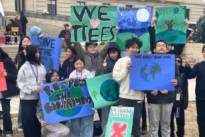 manitoba-announces-$2m-for-climate-action-initiatives-at-earth-day-rally
