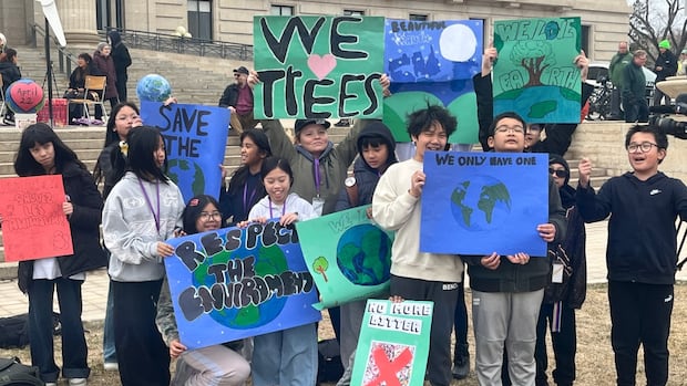 manitoba-announces-$2m-for-climate-action-initiatives-at-earth-day-rally