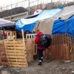 poilievre-promises-to-let-police-dismantle-encampments,-arrest-occupants