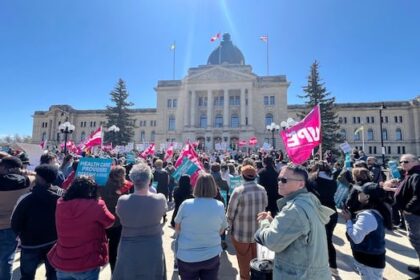sask.-health-care-workers-call-for-action,-higher-wages-at-legislature