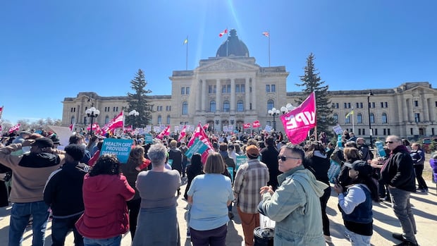 sask.-health-care-workers-call-for-action,-higher-wages-at-legislature