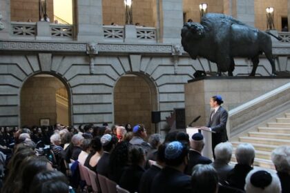 hundreds-gather-for-holocaust-remembrance-day-event-at-manitoba-legislature